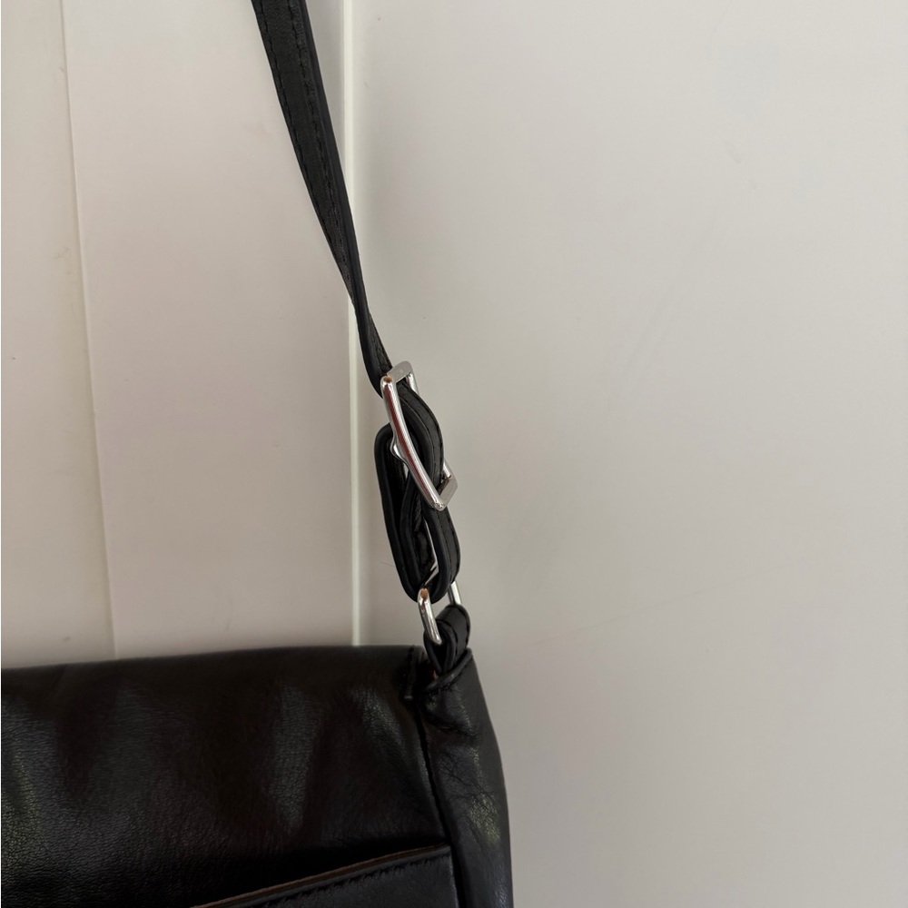 Classic Black Leather Crossbody Bag - Picture 4 of 7